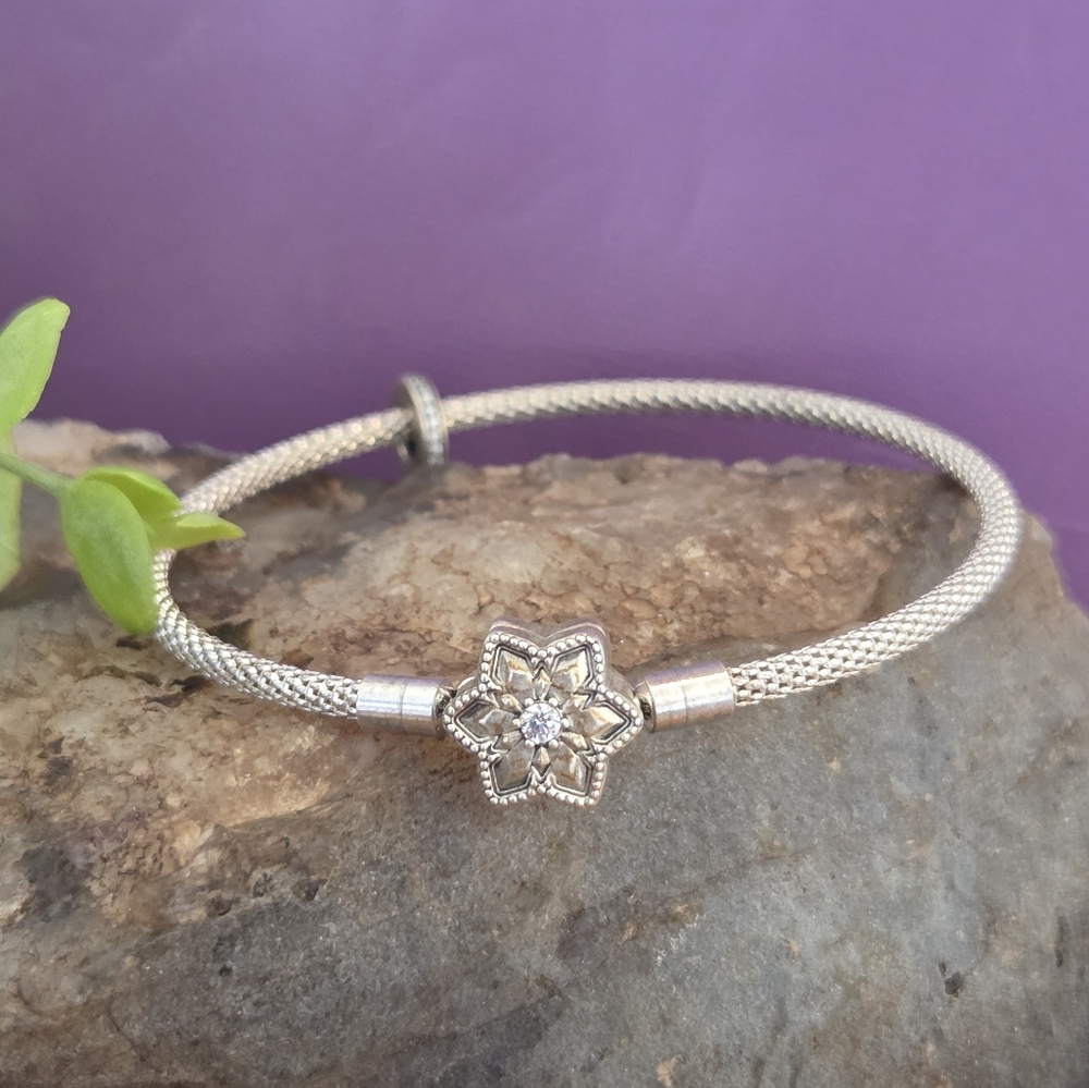 Authentic Pandora "Shine Bright" Sterling Silver Snowflake Clasp Bracelet